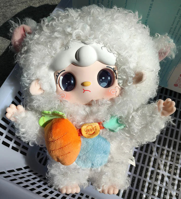 <tc>Yooki</tc> Lam 100% Vinyl Pluche Poppenhangkaart (Kopie)